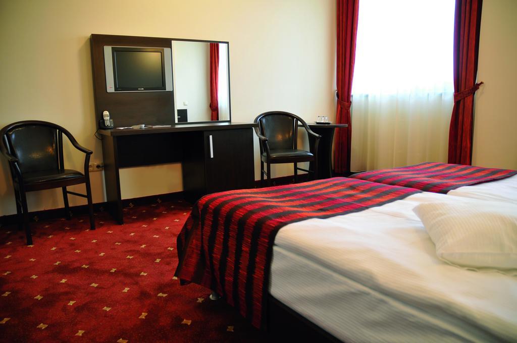 Hotel Roberts Sibiu Ruang foto